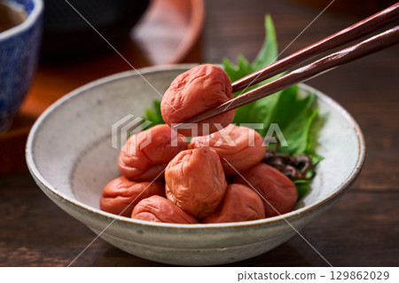 Small bowl of pickled plums | A staple of Japanese cuisine: pickles and preserved foods 129862029