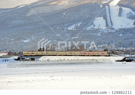 Ban'etsu West Line, Kawageta-Sekido, JR East, 719 series, 719-H-13 + H-28 + H-17 train set (Sendai) 129862211