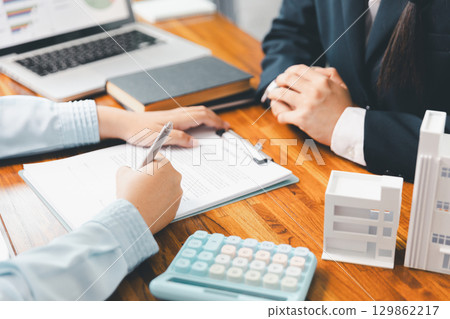 Real estate agent delivering sample home to customer, mortgage loan contract. Contract for hire purchase sale of house. home insurance contract, home mortgage loan concept. real estate, customer 129862217