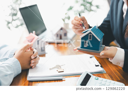 Real estate agent delivering sample home to customer, mortgage loan contract. Contract for hire purchase sale of house. home insurance contract, home mortgage loan concept. real estate, customer 129862220