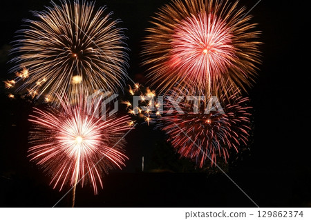 A seasonal sight that colors the summer night sky A seasonal sight that colors the summer night sky 129862374