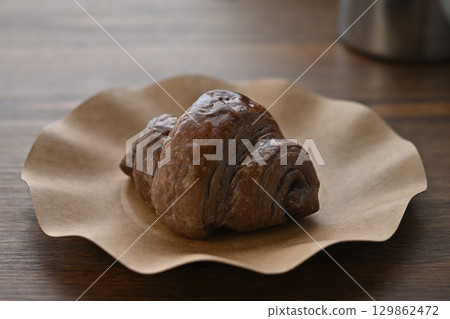 Chocolate mini croissant 129862472