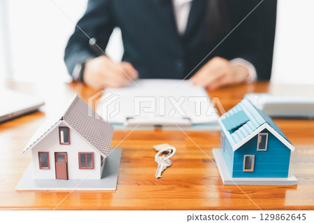 Real estate agent delivering sample home to customer, mortgage loan contract. Contract for hire purchase sale of house. home insurance contract, home mortgage loan concept. real estate, customer 129862645