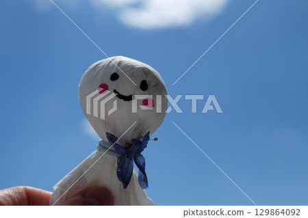 Handmade Teru Teru Bouzu and the sky 129864092