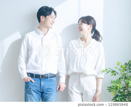 Young men and women Young men and women 129865648