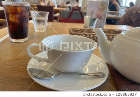 Tea pouring into a teacup and cafe time 129865927