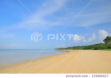 小濱島圖馬爾海灘的風景,美麗的藍色大海 小濱島圖馬爾海灘的風景,美麗的藍色大海 129866827
