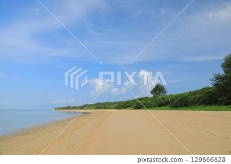 The magnificent view of Touma Beach on Kohama Island, with its expansive white sand The magnificent view of Touma Beach on Kohama Island, with its expansive white sand 129866828