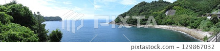 Kumano Cove surrounded by blue skies and blue seas 129867032