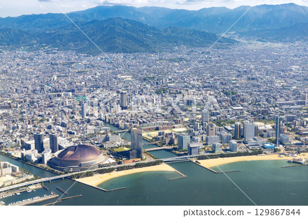 從上空俯瞰福岡灣地區 129867844