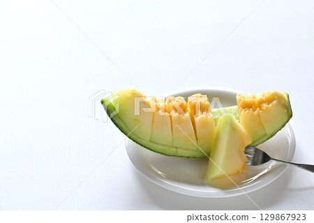 Cut muskmelon (Kumamoto Prefecture) Cut muskmelon (Kumamoto Prefecture) 129867923