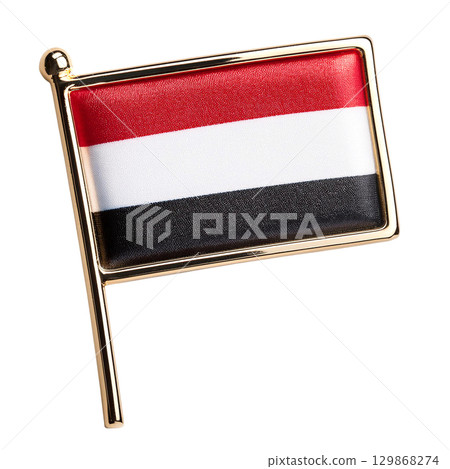 也門國旗胸針。白色背景。 129868274