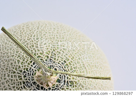 Sweet and delicious muskmelon (produced in Kumamoto Prefecture) 129868297