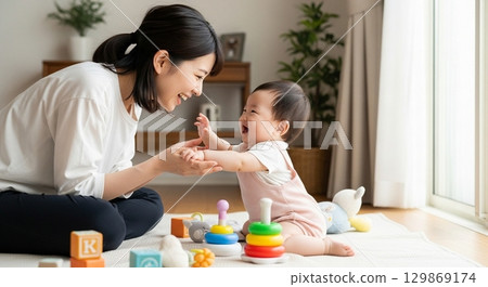 微笑寶貝和媽媽 129869174