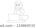 一位戴著眼鏡、拿著筆記型電腦的女士的插圖 129869535