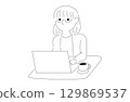 一位戴著眼鏡、拿著筆記型電腦的女士的插圖 129869537