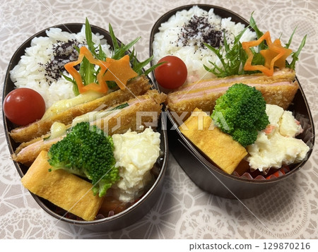 A traditional Korean dosirak, beautifully arranged with rice, assorted banchan, and savory proteins. Balanced and visually inviting, its a portable meal packed with vibrant flavors. 129870216