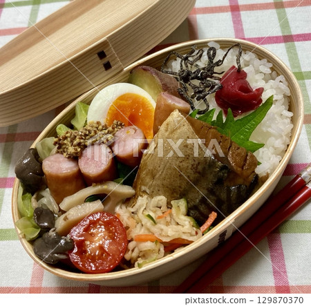 A traditional Korean dosirak, beautifully arranged with rice, assorted banchan, and savory proteins. Balanced and visually inviting, its a portable meal packed with vibrant flavors. 129870370