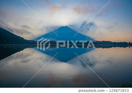 【靜岡縣】從狸湖畔眺望的鑽石富士（前篇） 129871653