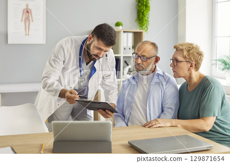 Doctor explaining medical results to senior elderly couple during health consultation 129871654