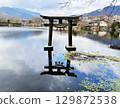 A view of Lake Kinrin and the torii gate at Yufuin in Oita Prefecture 129872538