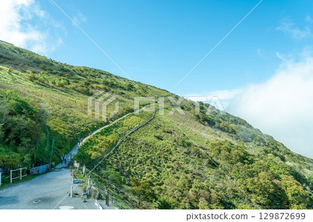 Sekigahara Town, Gifu Prefecture: The hiking trail from the Ibukiyama Driveway parking lot to the summit 129872699