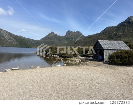 Dove Lake, Cradle Mountain National Park, Tasmania, Australia 129872883