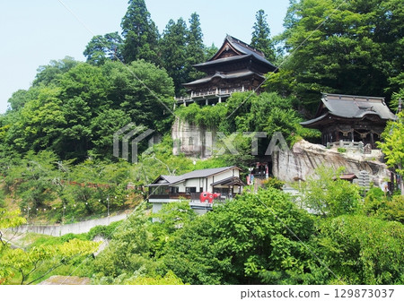 夏季綠意盎然的柳津福滿國菩薩尊圓藏寺遠景 129873037