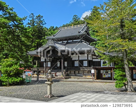 岡山縣久米南町的淨土佛教寺廟。 129873691