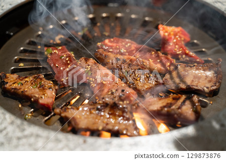 牛肉 燒烤 烤肉 食物 料理 餐廳 Grilled beef BBQ 牛肉 焼肉 129873876