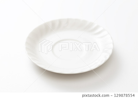 白色背景下的茶杯和茶碟 白色背景下的茶杯和茶碟 129878554