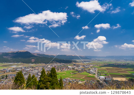 熊本縣：阿蘇谷的藍天和田園風光，高山展望台 129878643