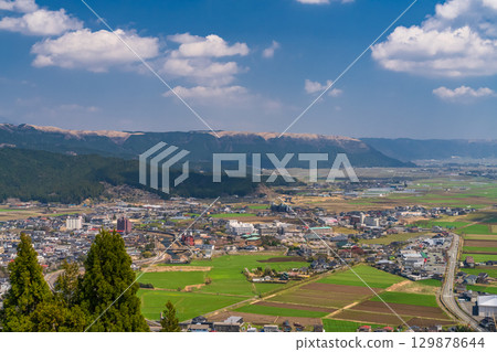 熊本縣:阿蘇谷的藍天和田園風光,高山展望台 熊本縣:阿蘇谷的藍天和田園風光,高山展望台 129878644