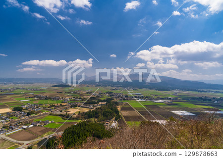 熊本縣：阿蘇谷的藍天和田園風光，高山展望台 129878663