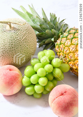 各種夏季水果 129878699