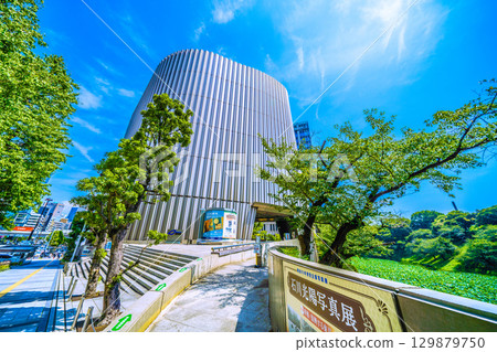 九段下站前的昭和館等日本東京的街景…我們不能忘記那場悲劇=8月21日 九段下站前的昭和館等日本東京的街景…我們不能忘記那場悲劇=8月21日 129879750