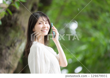 Female smartphone smartphone 129879931