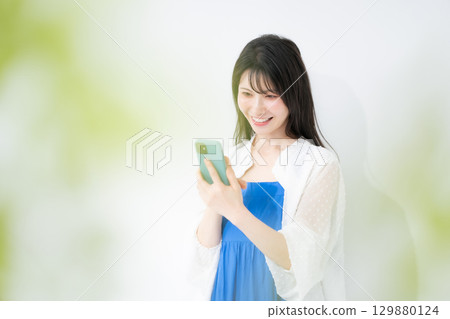 女人，智慧型手機，微笑 129880124