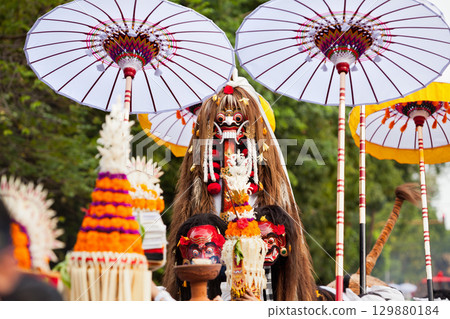 Rangda puppet mask - demon queen of the Leyaks in Bali 129880184