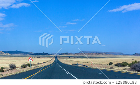 Travel Highway Wide Dry Expanse Landscape 129880188
