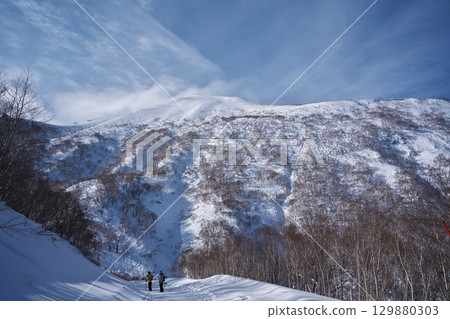隆冬時節，從內陸到花園山坡回望新雪谷安努普利 129880303