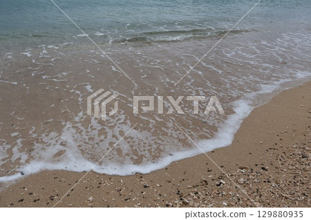 Beautiful wave 129880935