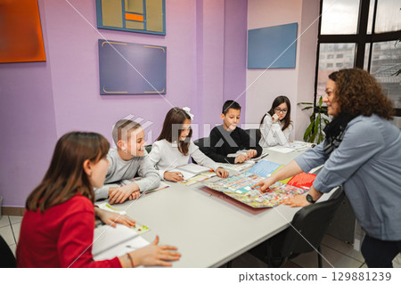 Woman teaching a group of elementary students at language school 129881239