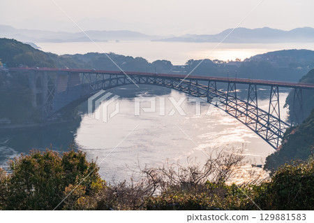 從長崎縣西海山瞭望台眺望西海大橋 129881583