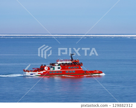 View of the drift ice and Garinko from the Okhotsk Tower, an ice observation tower 129882312