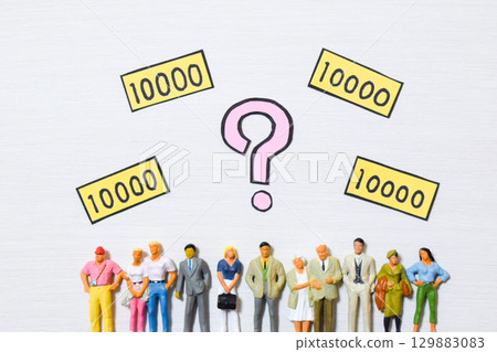 Image of many people thinking about money: Money literacy 129883083