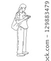 一個女人拿著相機的線描插圖 129883479