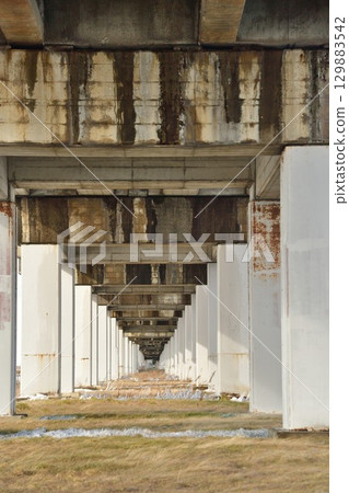 混凝土高架橋 129883542