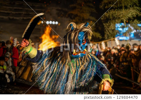 藍色生剝鬼在火焰前翩翩起舞 藍色生剝鬼在火焰前翩翩起舞 129884470