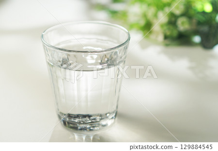 一杯礦泉水 129884545